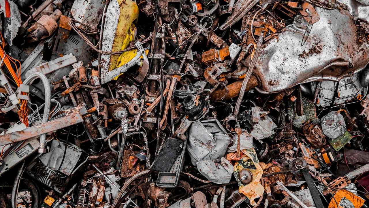 Ferrailleurs et Recyclage de métaux : Comment saturer vos lignes d’appels et multiplier les rotations de bennes